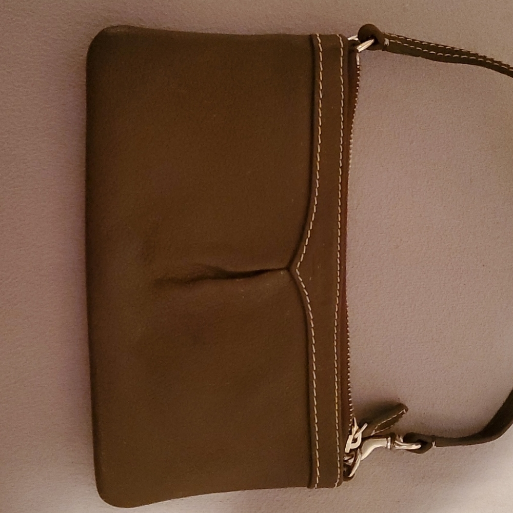 Dooney and Bourke clutch